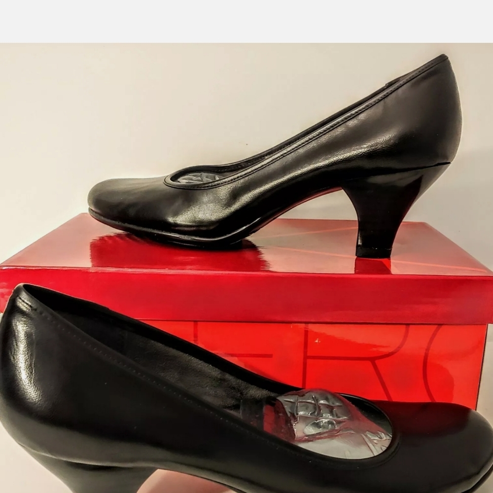 Aerosoles 2" Black Mid cone heel Black Size 9